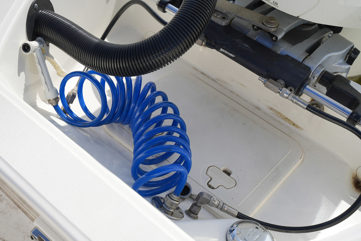 foto: 34 Boston Whaler 210 Montauk
