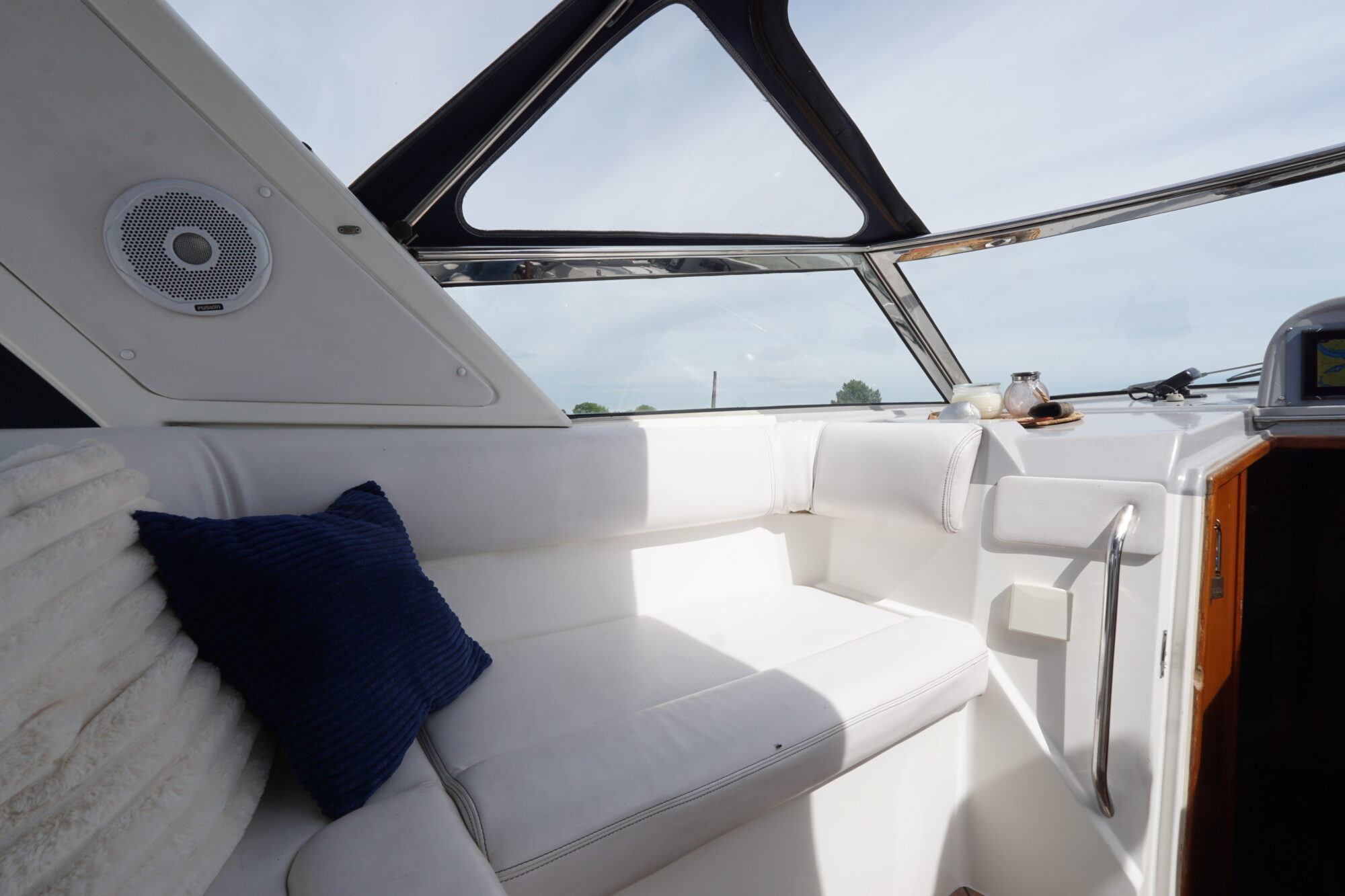 foto: 23 Sealine Sealine 328 Sport Bridge