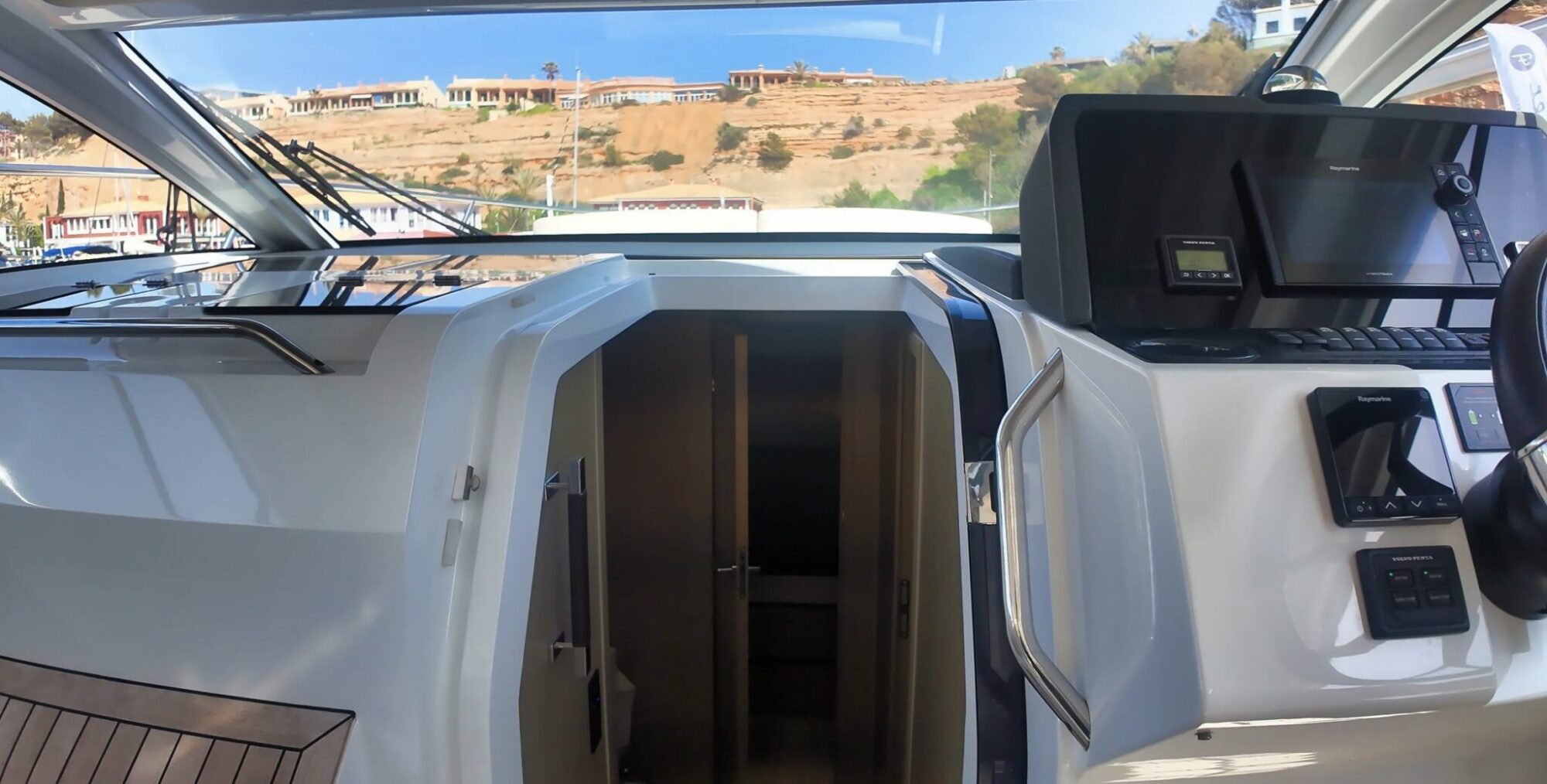 foto: 799 Sealine Sealine S335