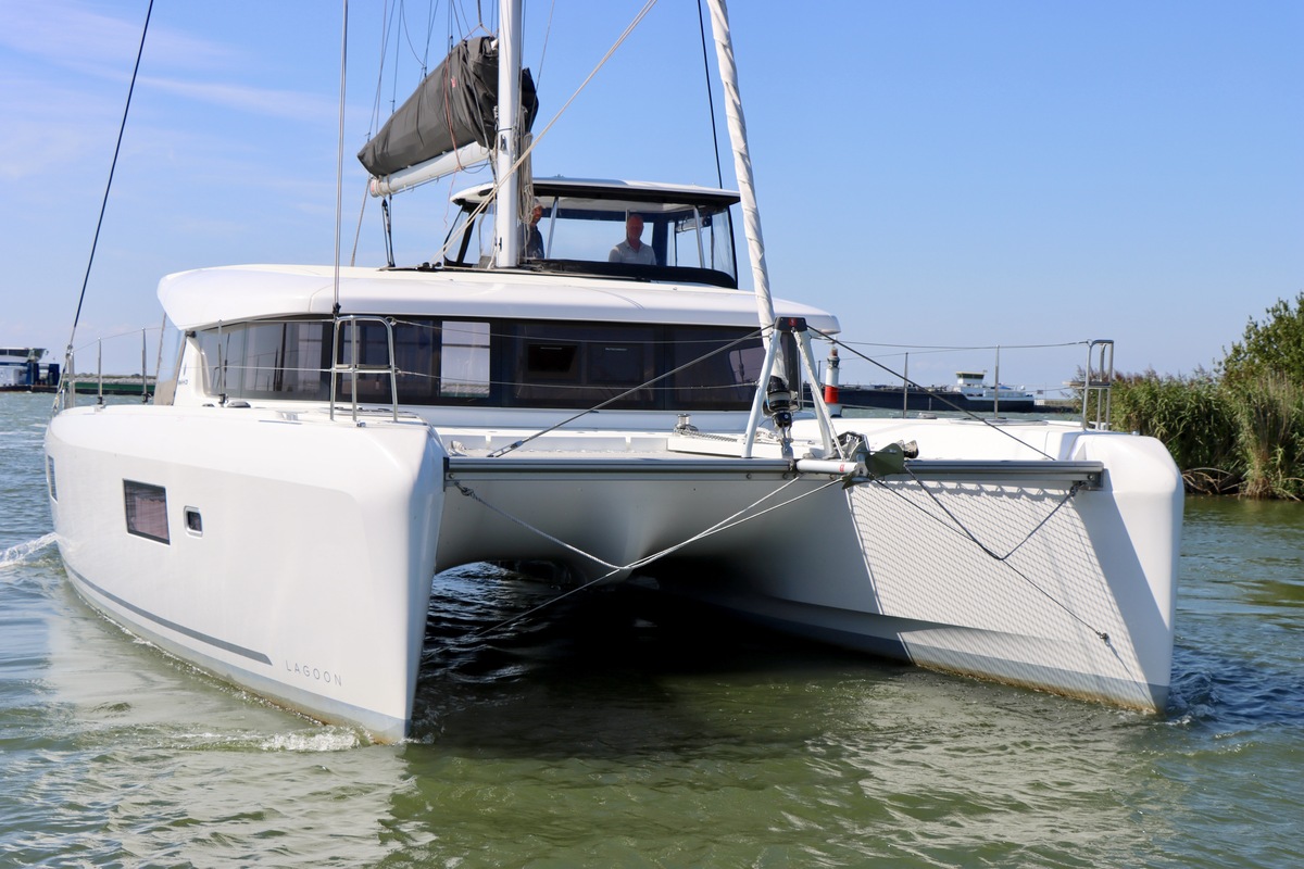 foto: 84 Lagoon 42 Full specs