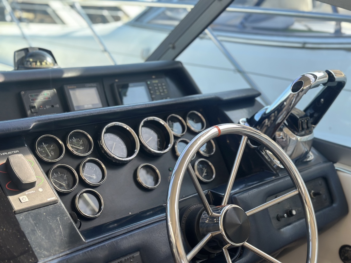 foto: 31 Sea Ray 310 Sundancer 
