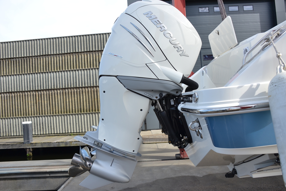 foto: 27 Boston Whaler 330 Outrage