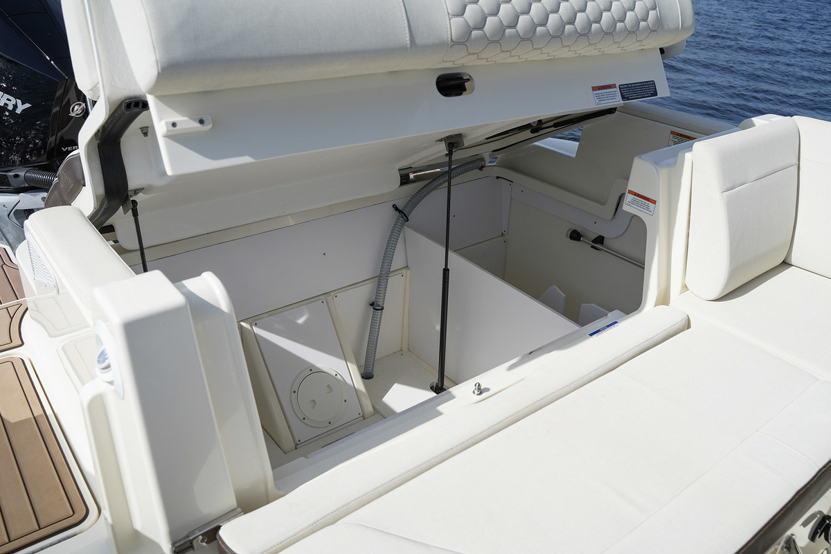 foto: 27 Sea Ray SDX 290 Outboard