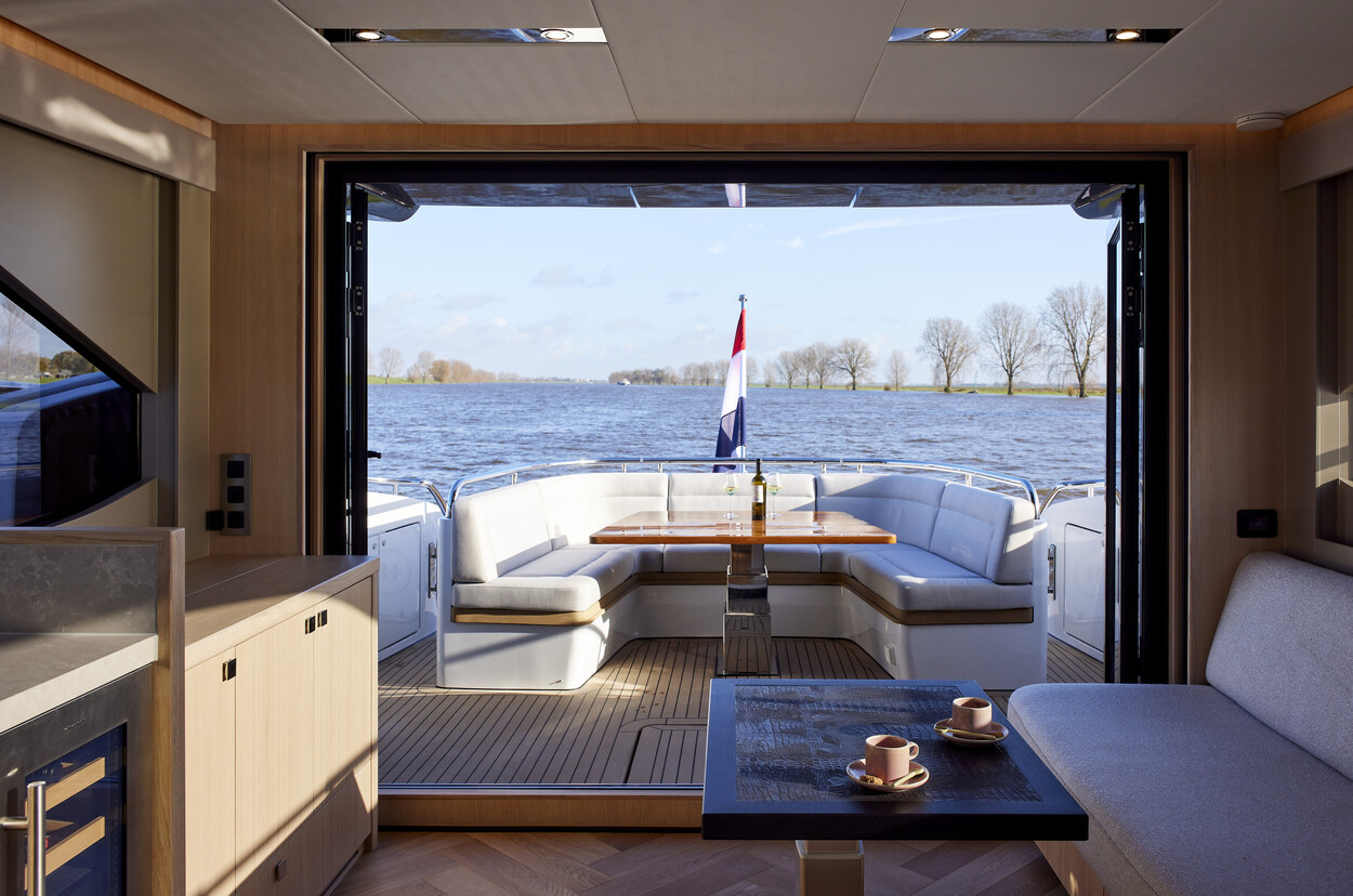 foto: 12 Van den Hoven Voyager 50