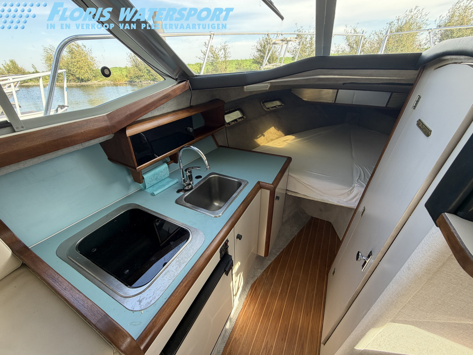 foto: 13 Bayliner 2858 Fly