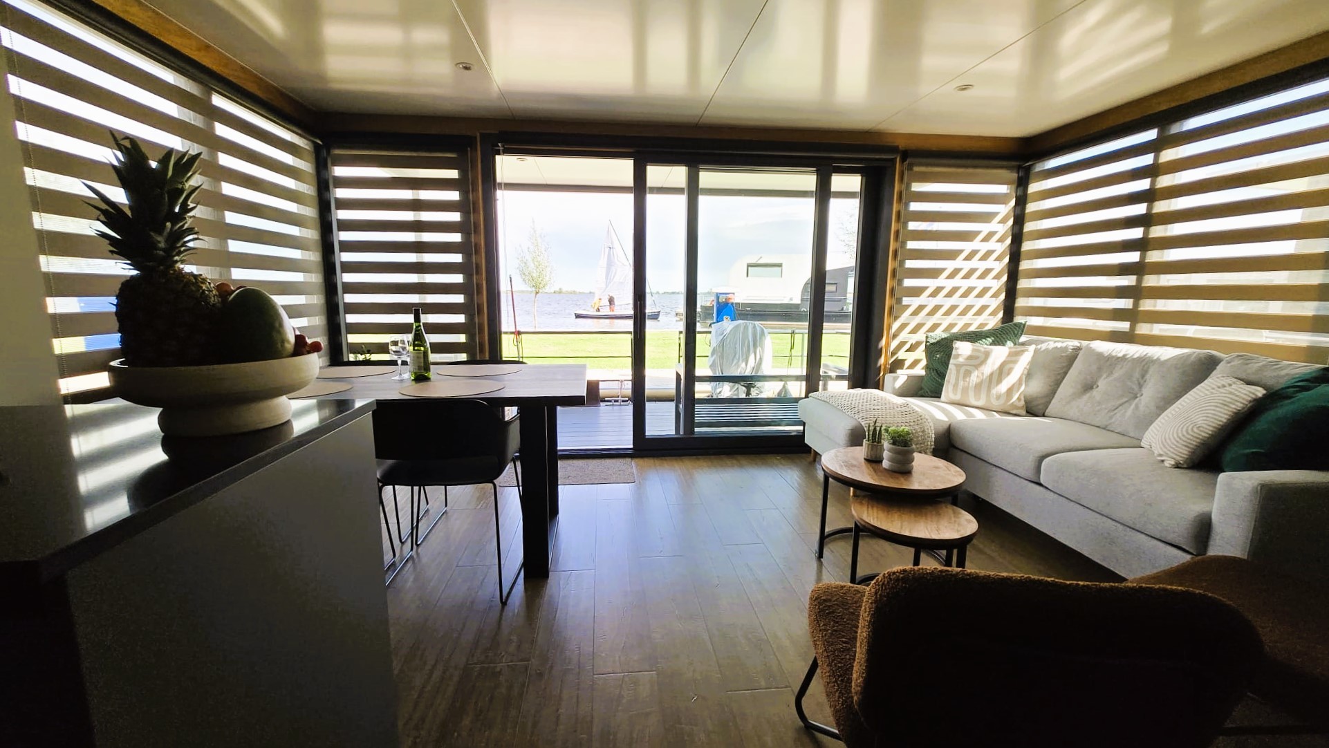 foto: 29 Castalia Evt. Met Koopligplaats Special Houseboat 1460 X 500