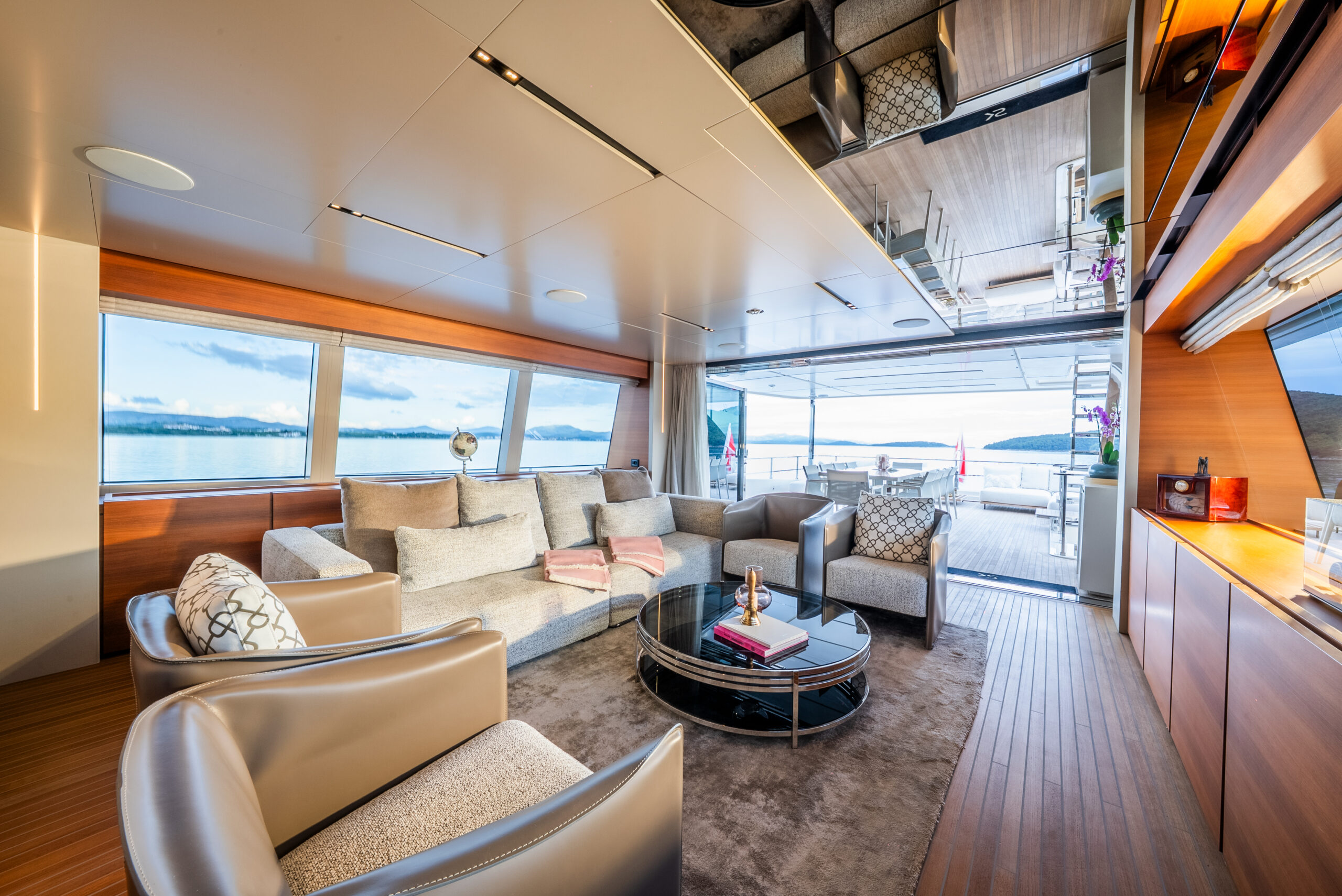 foto: 67 Custom Line Navetta 33