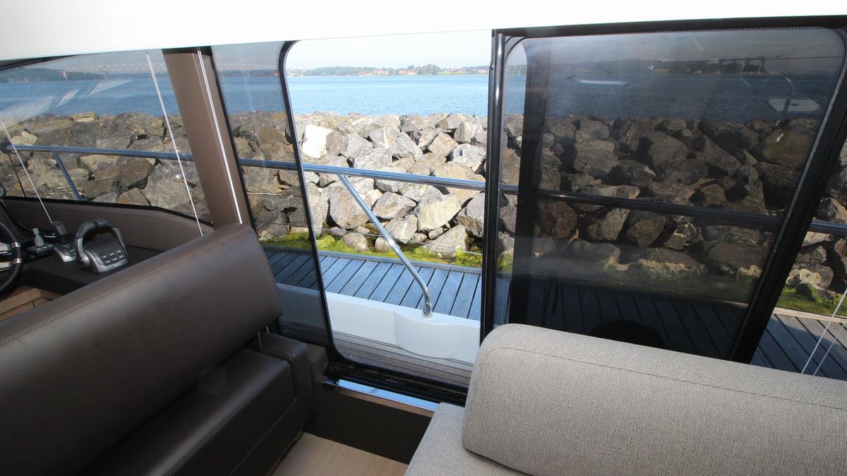 foto: 30 Prestige 520 S