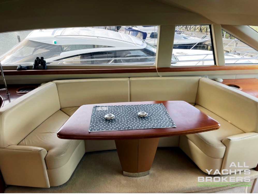 foto: 6 Princess 37 Flybridge