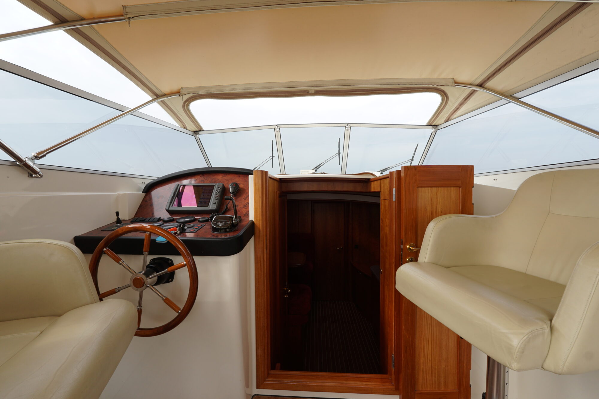 foto: 37 Tryvia Tryvia 1100 OK Cabrio Spiegeldeur