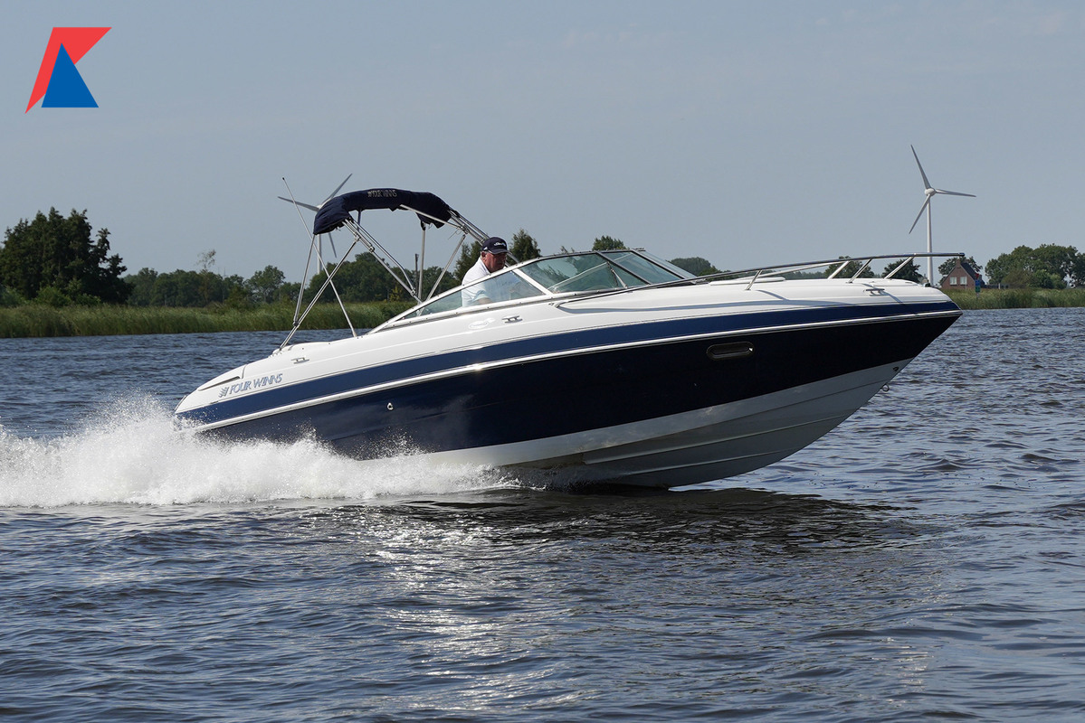 Four Winns 225 Sundowner