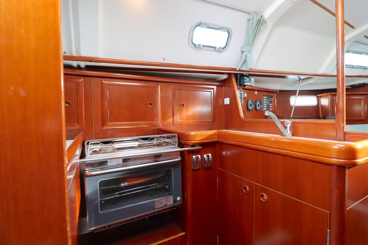 foto: 23 Beneteau Oceanis Clipper 331 Lifting keel