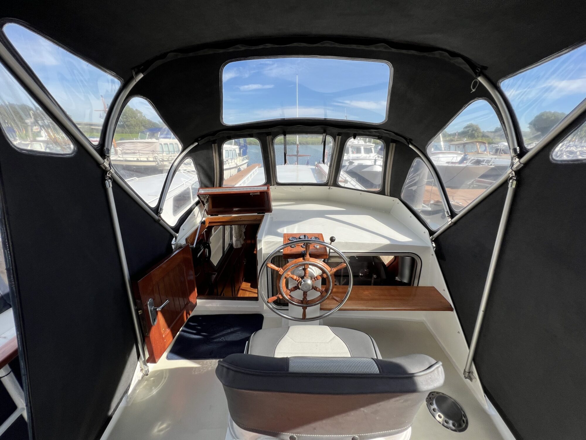 foto: 21 Beachcraft Beachcraft 11.30 AK Cabrio