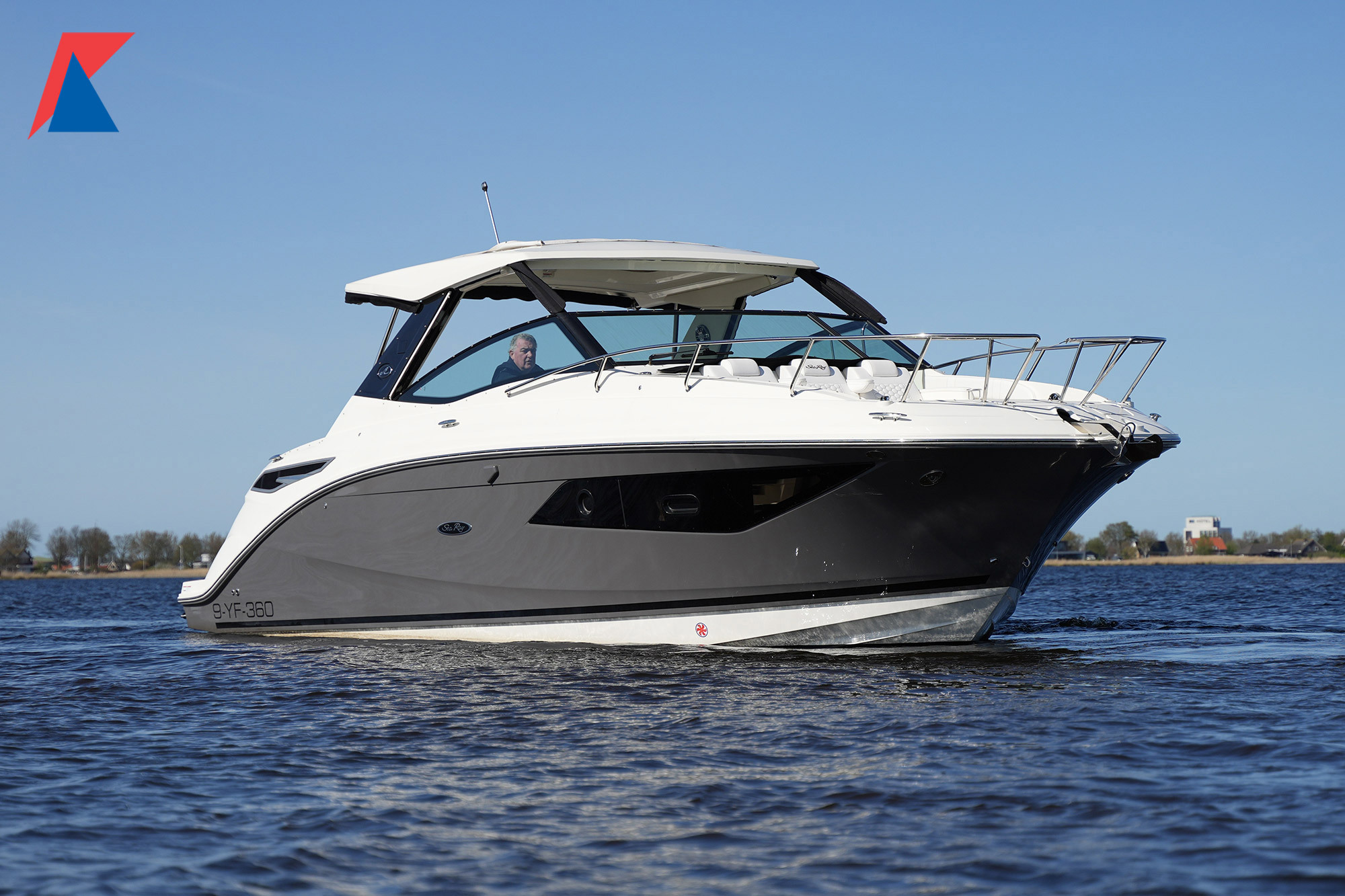 hoofdfoto: 1 Sea Ray Sundancer 320