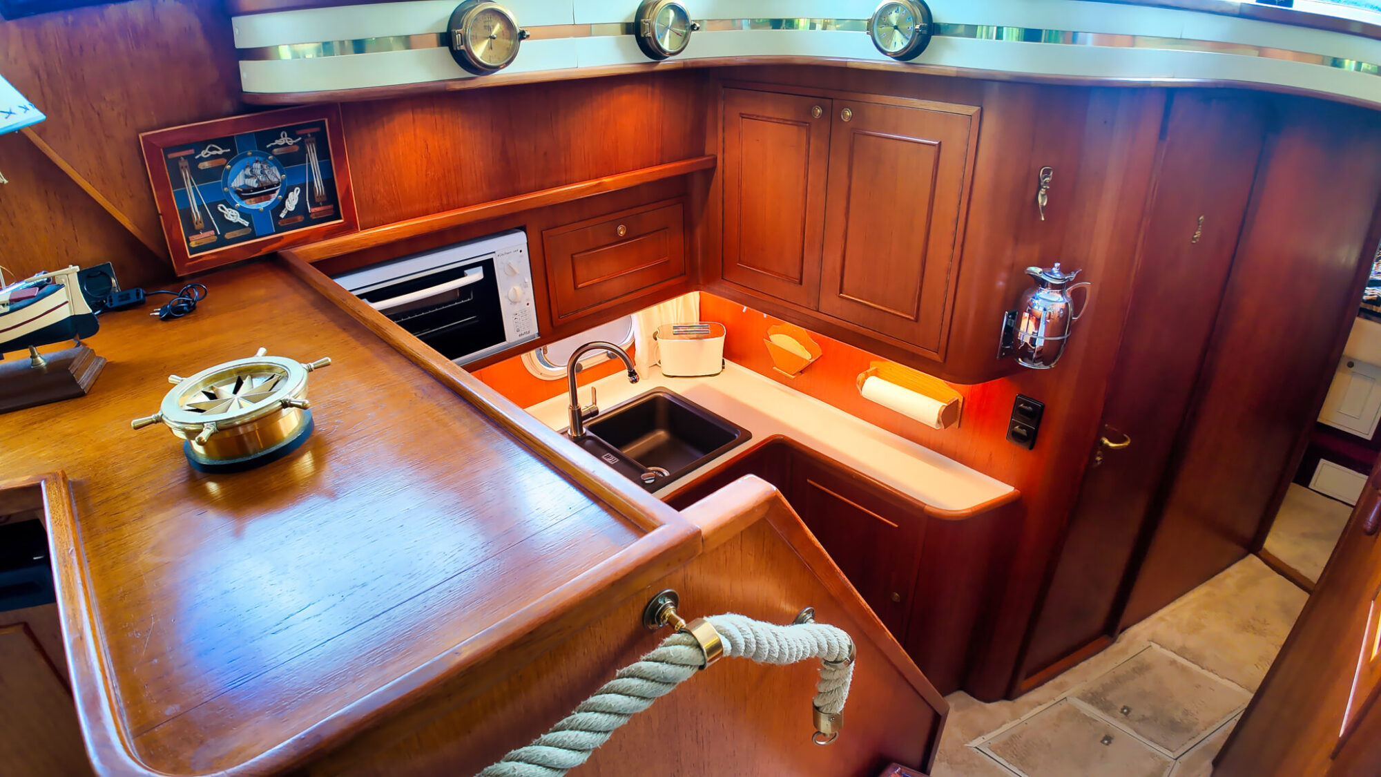 foto: 43 Neptunus Neptunus 138 / 46 Flybridge Sedan