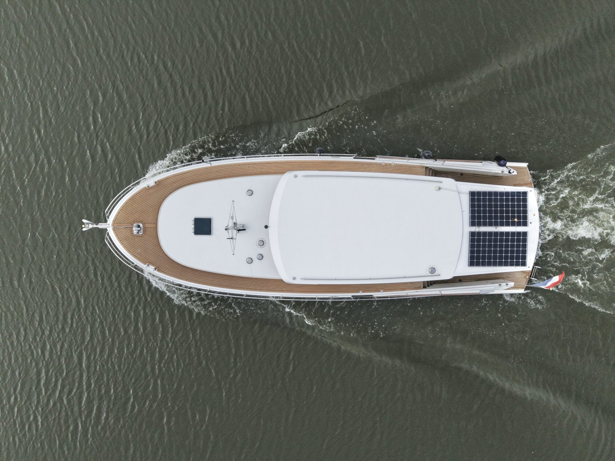 foto: 97 Serious Yachts Serious Yachts Gently Low Bridge 45 Sedan