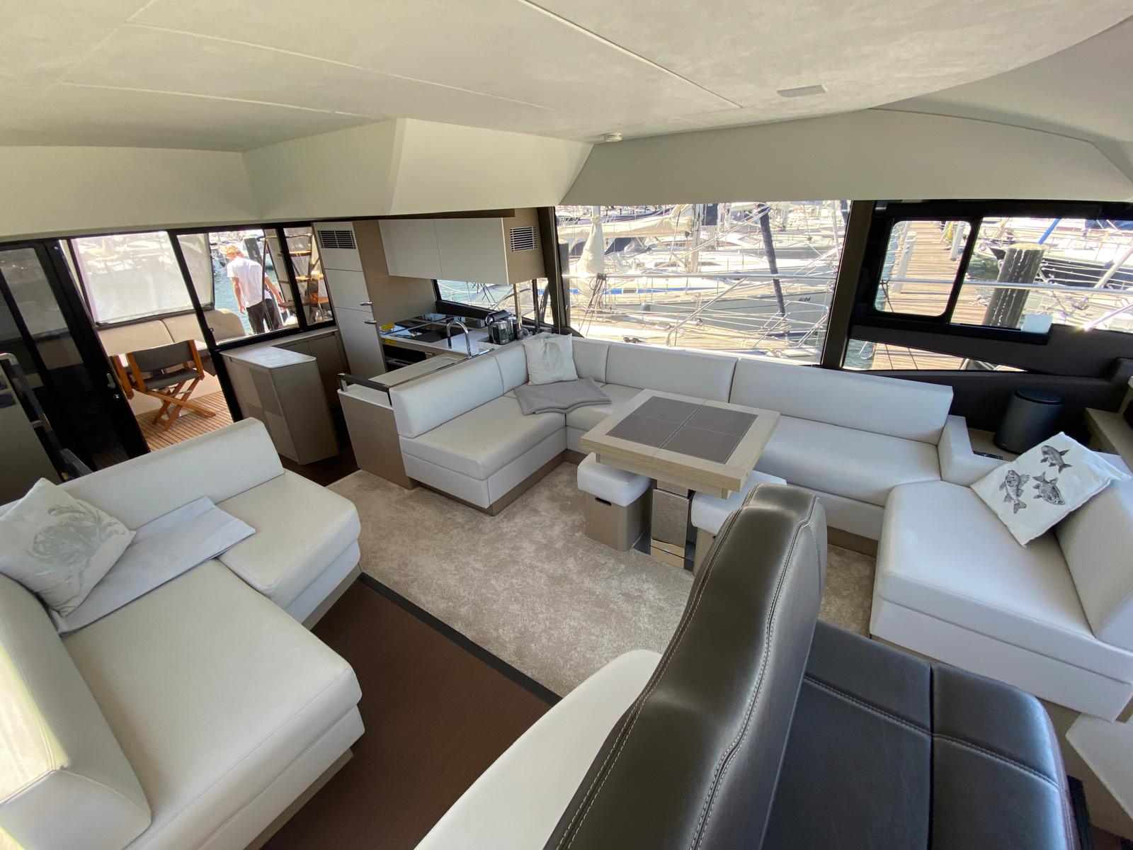 foto: 23 Prestige 590 Flybridge