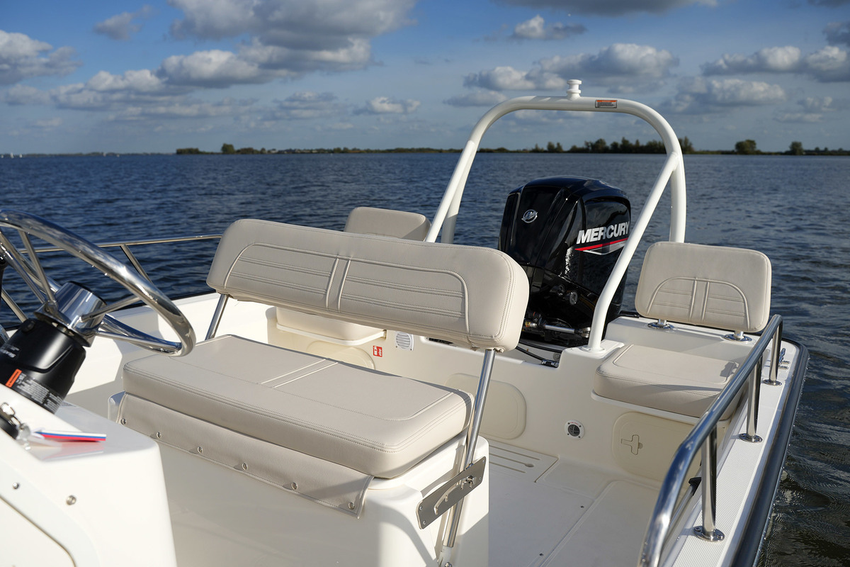 foto: 35 Boston Whaler 170 Montauk