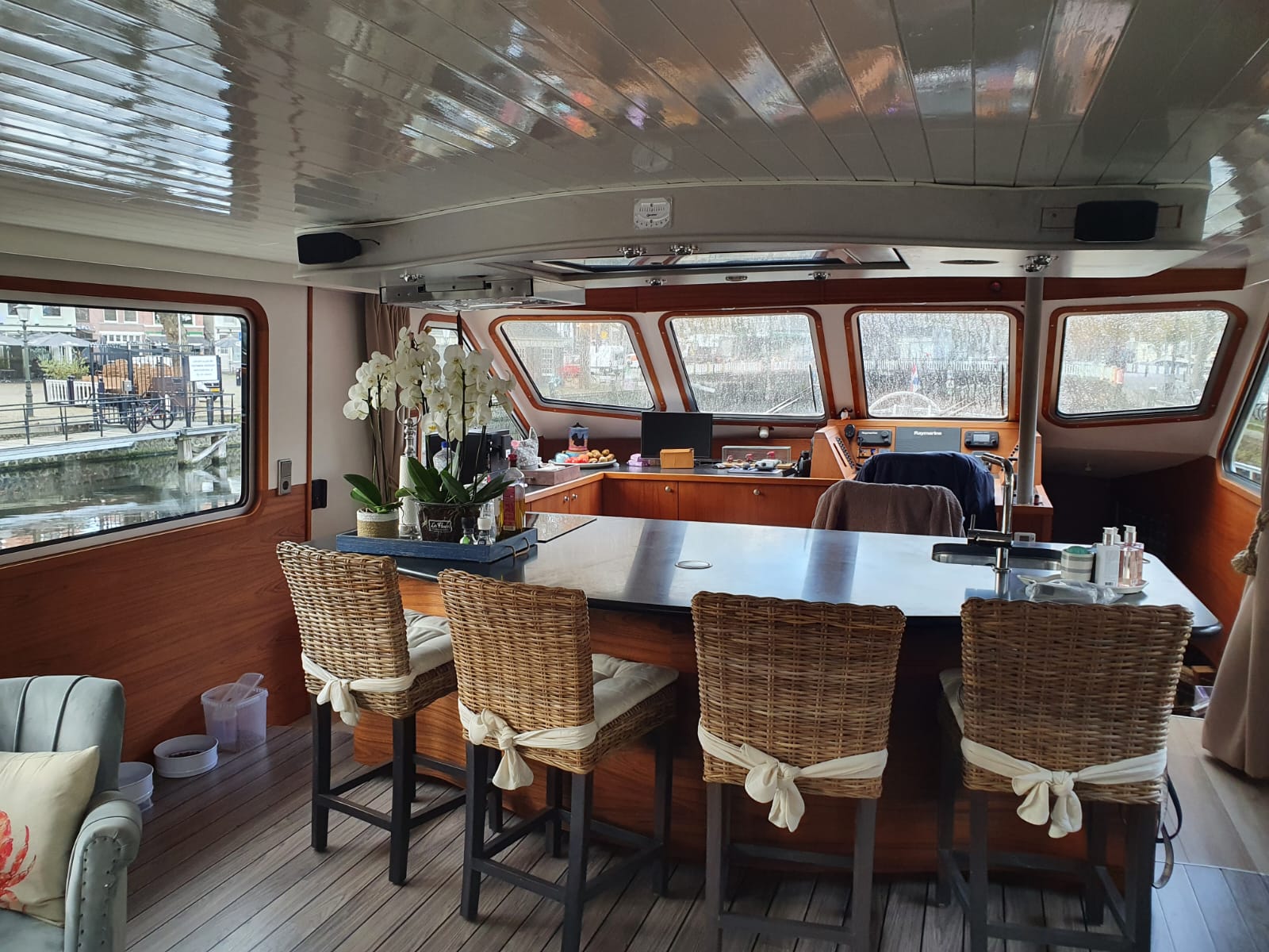 foto: 28 Jacabo 2300 (Varend woonschip)