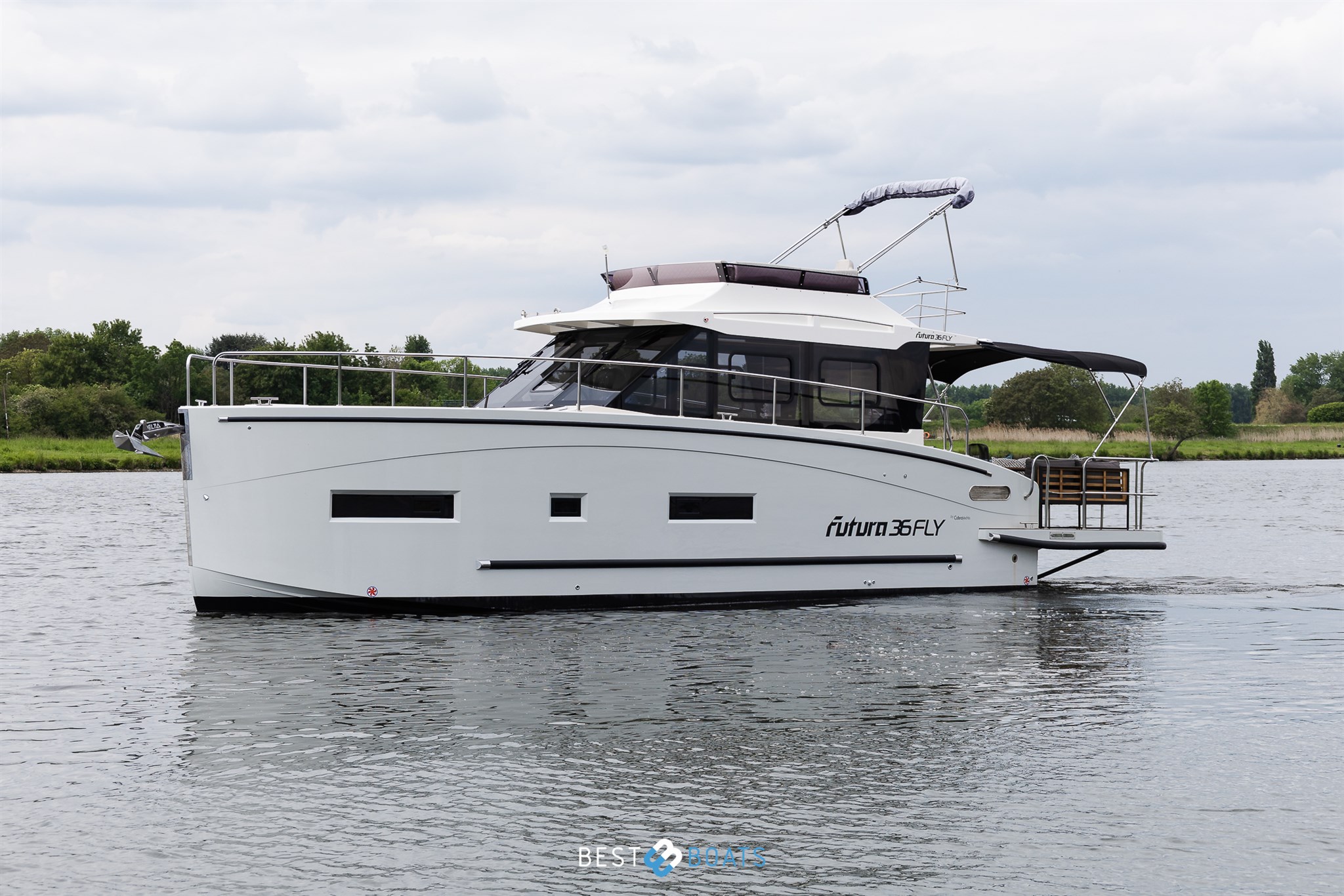 foto: 26 Cobra Yachts Futura 36 Premium Fly