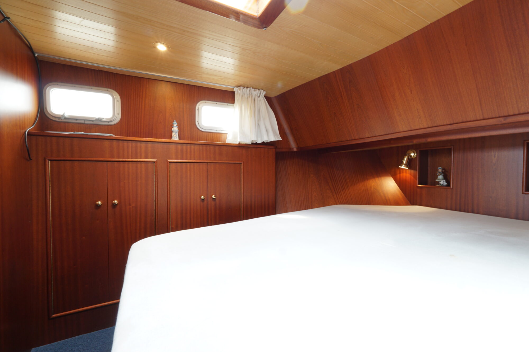 foto: 30 Crown yachts Crown Kruiser 10.90 ZLK Spiegeldeur