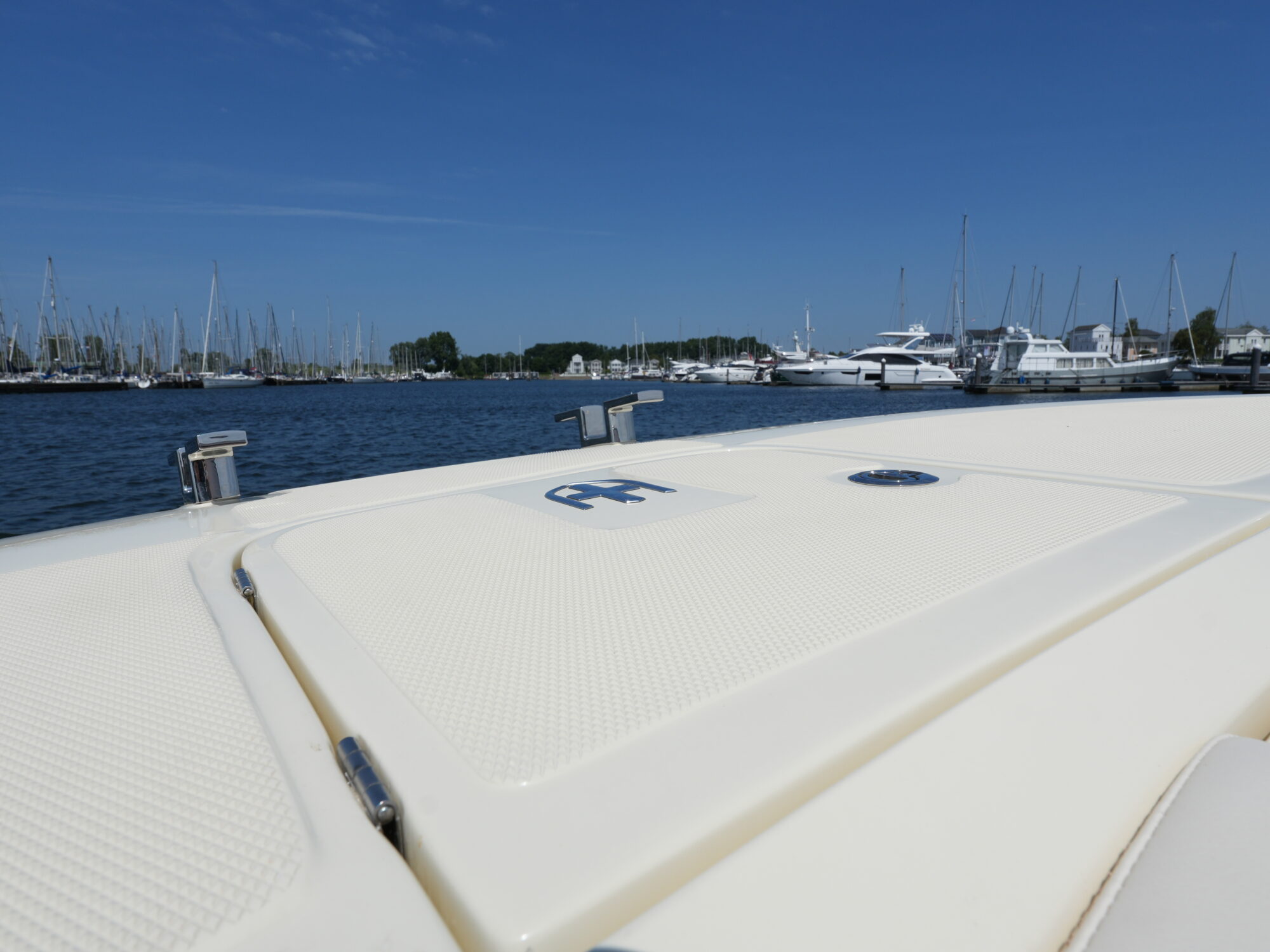 foto: 44 Invictus Invictus 270 CX
