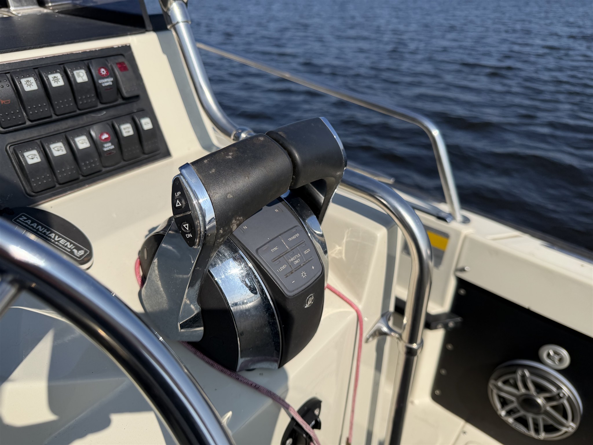 foto: 22 Boston Whaler OUTRAGE 25