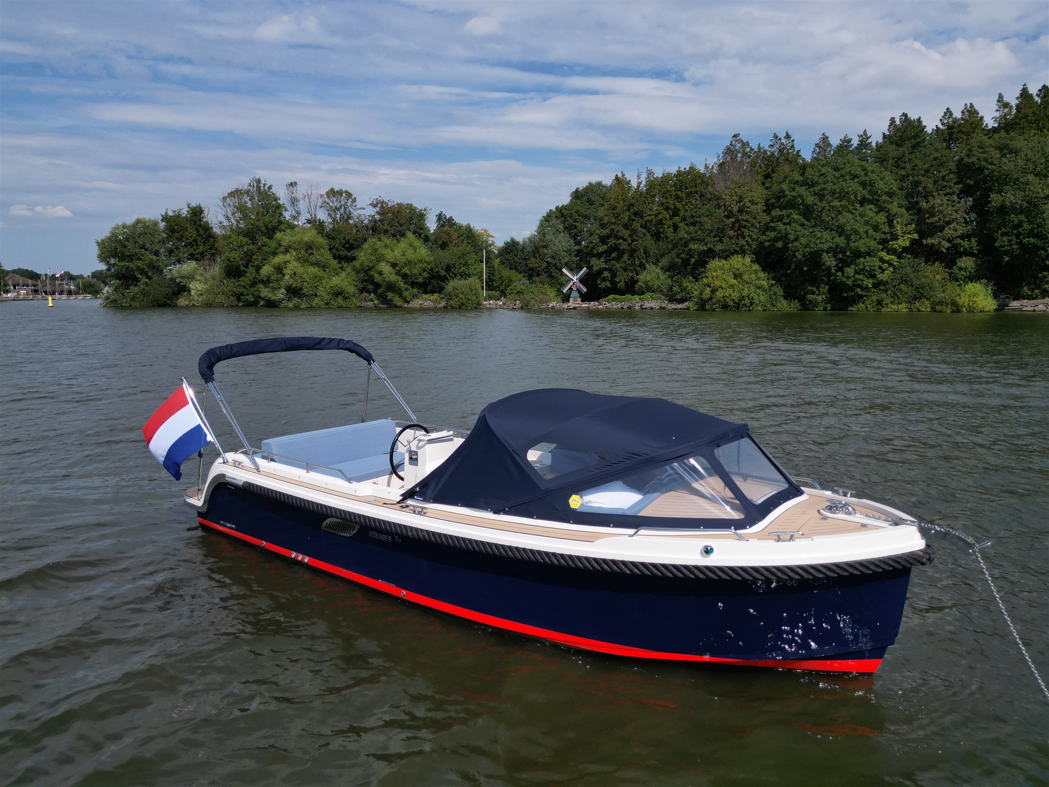 hoofdfoto: 1 Interboat Intender 750 Cabin