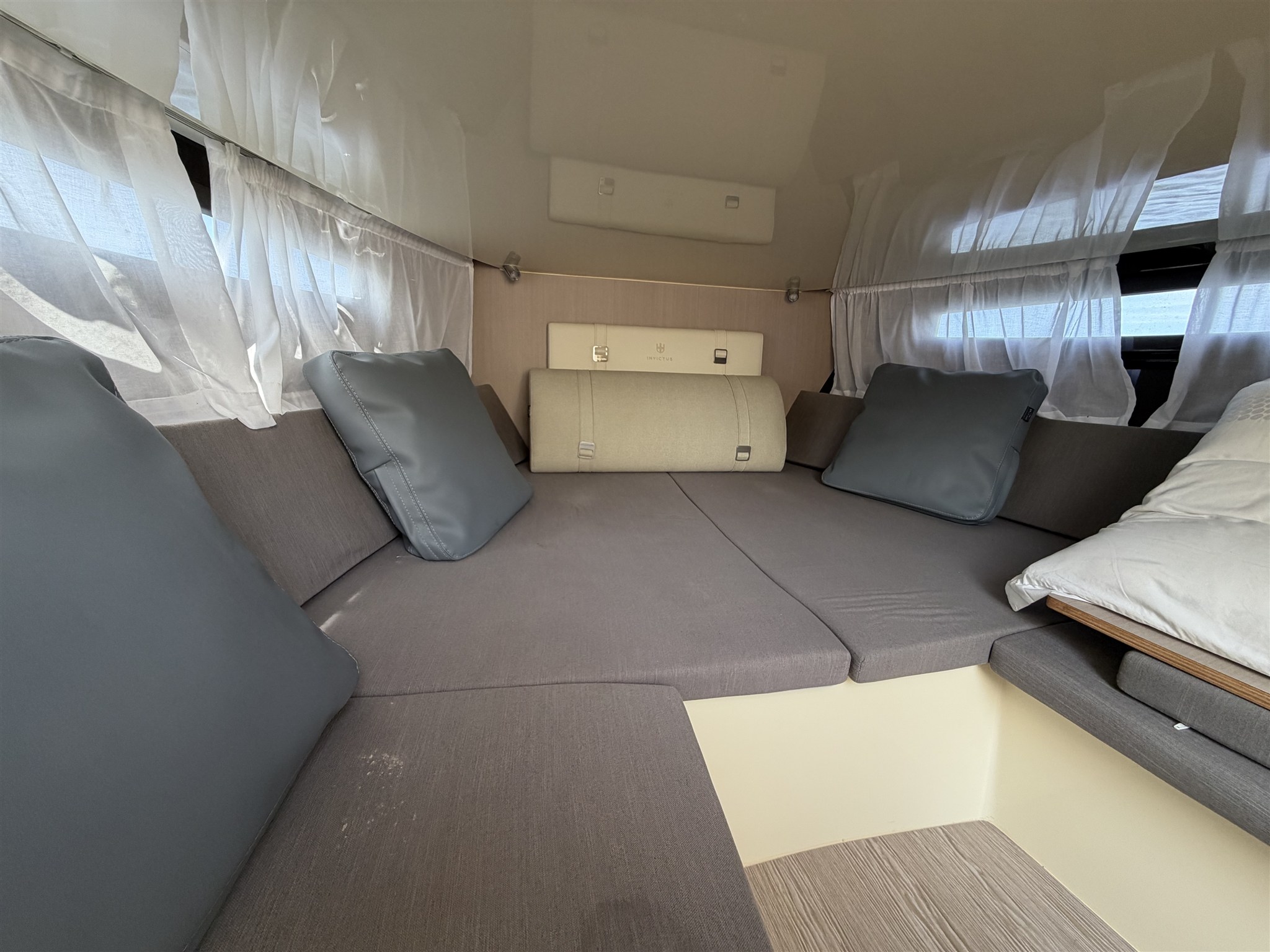 foto: 27 Invictus GT 280
