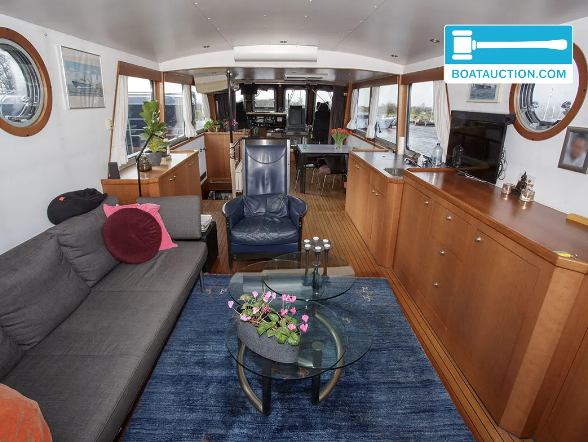 foto: 48 Bateau de patrouille 2300