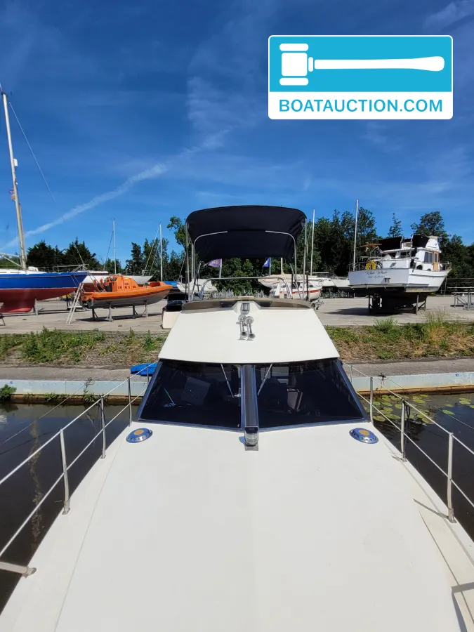 foto: 22 Sealine 305 fly