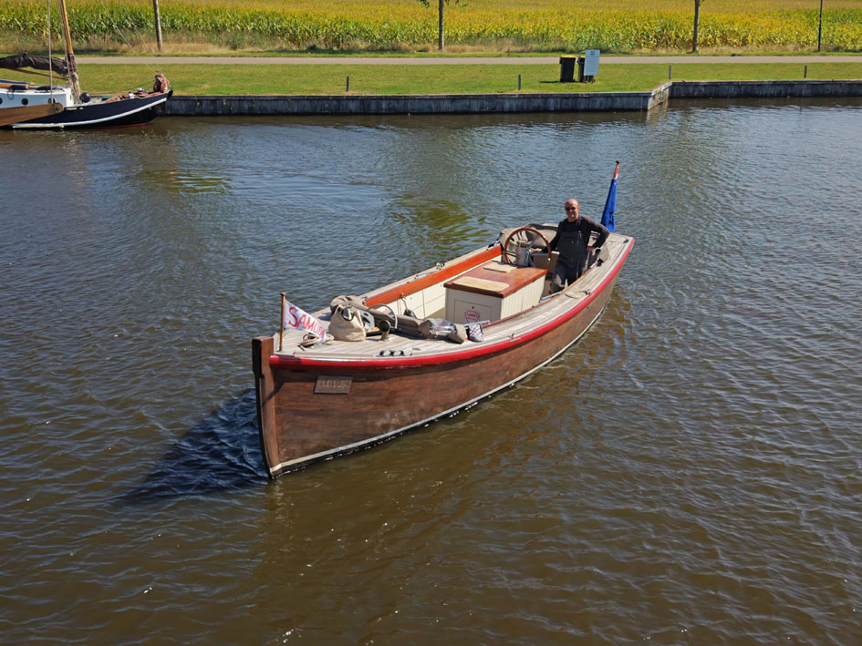 foto: 22 ex Marine Motorsloep 30