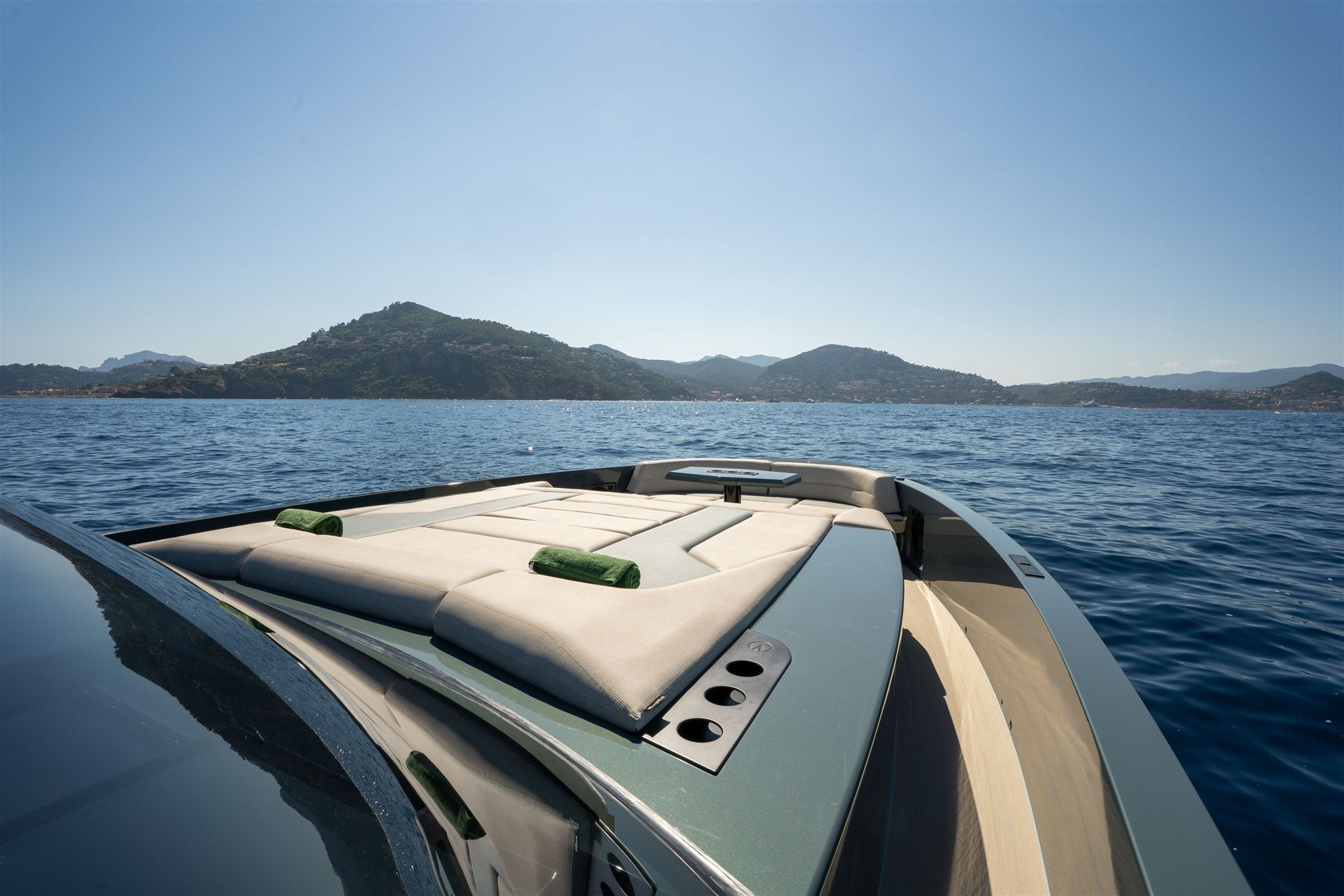 foto: 19 Vanquish Yachts VQ 54