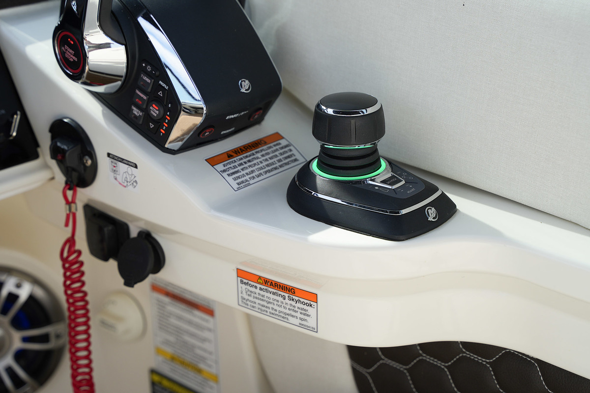 foto: 28 Sea Ray SDX 290 Outboard