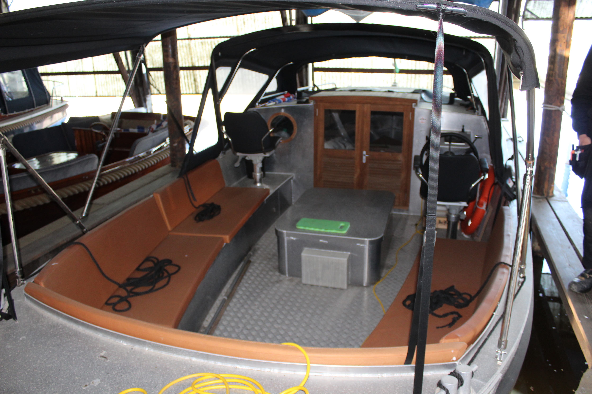 foto: 25 Black Fish Cabin 850 XL