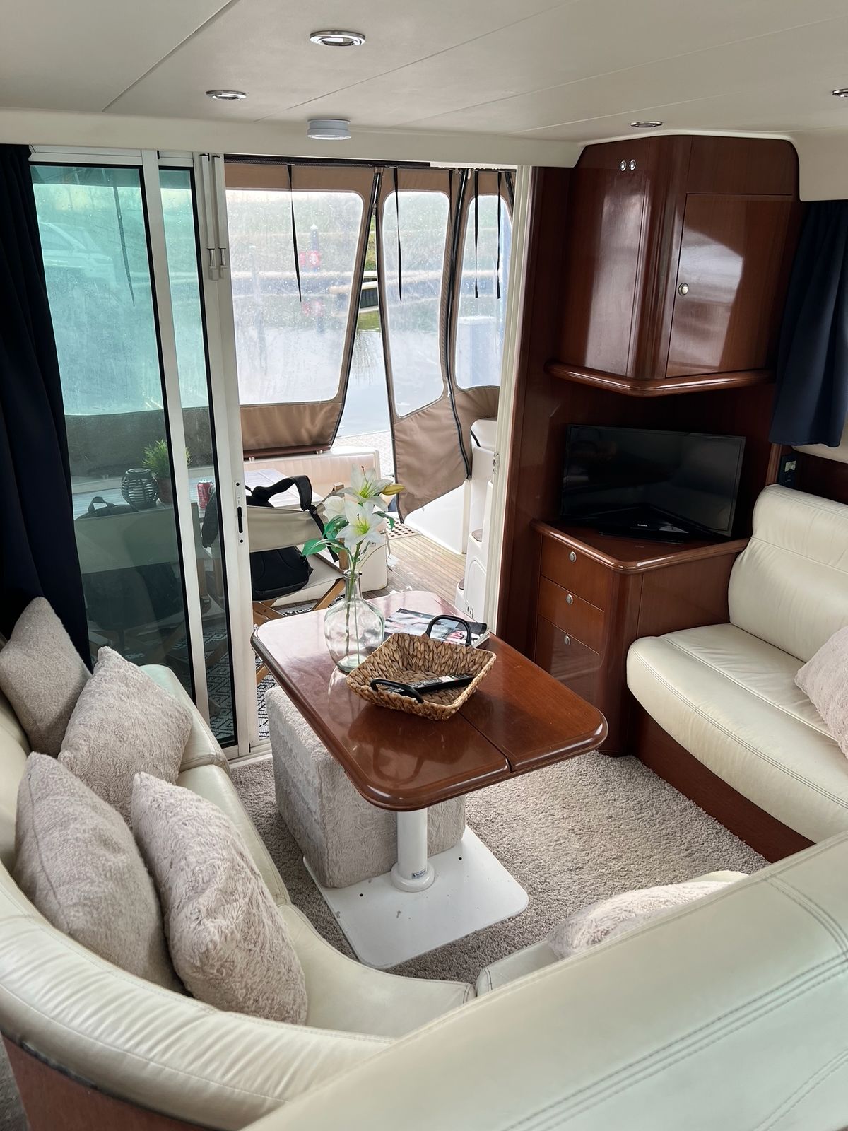 foto: 22 Jeanneau Prestige 36 Fly