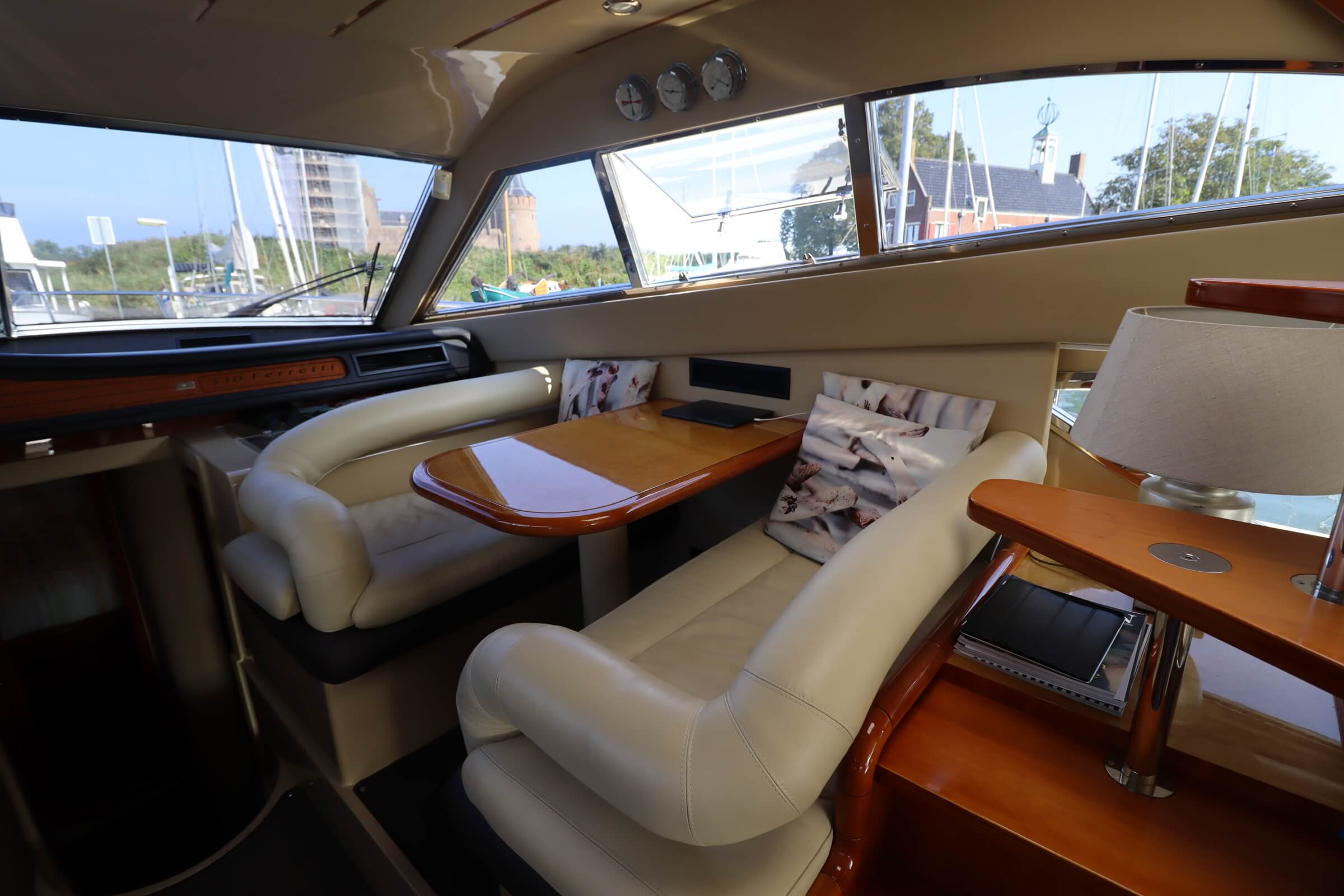 foto: 21 Ferretti Yachts 530