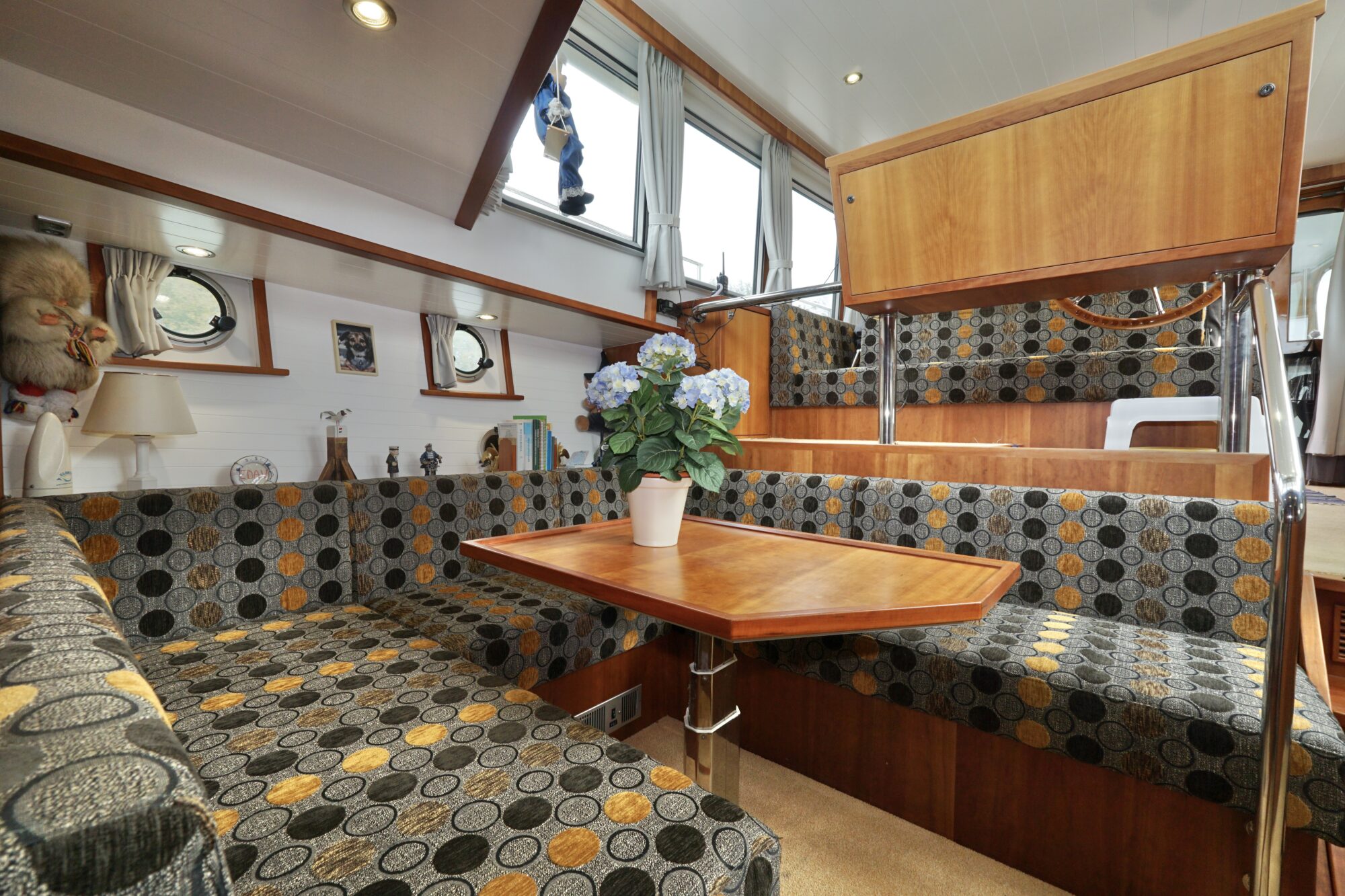 foto: 63 Serious Yachts Serious Yachts Gently Low Bridge 14.50 Sedan