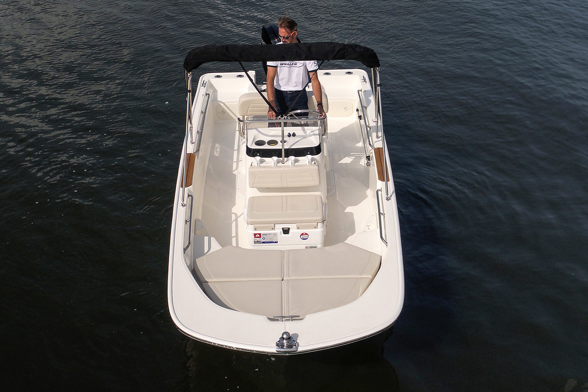 foto: 23 Boston Whaler 170 Montauk