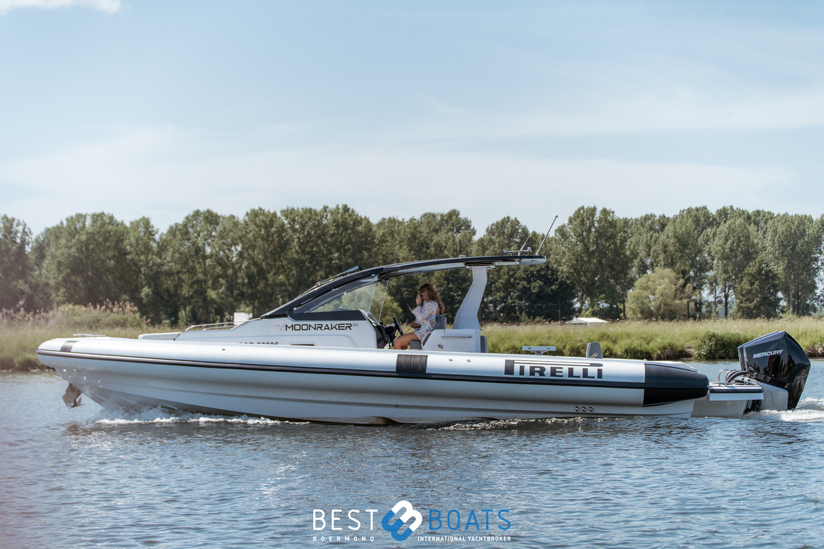 foto: 14 Pirelli 35 Outboard