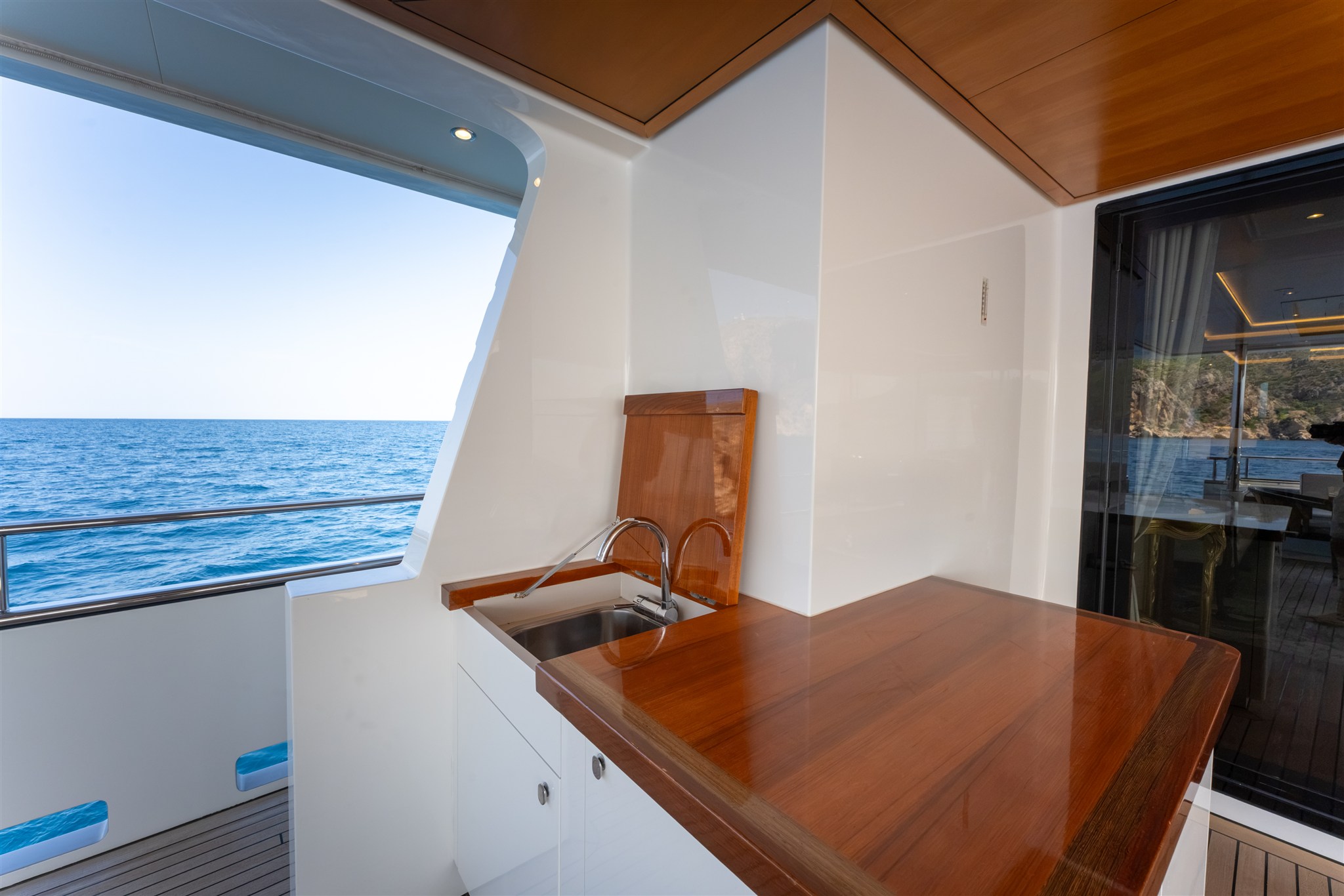 foto: 26 Van Der Valk Shipyard Custom Explorer