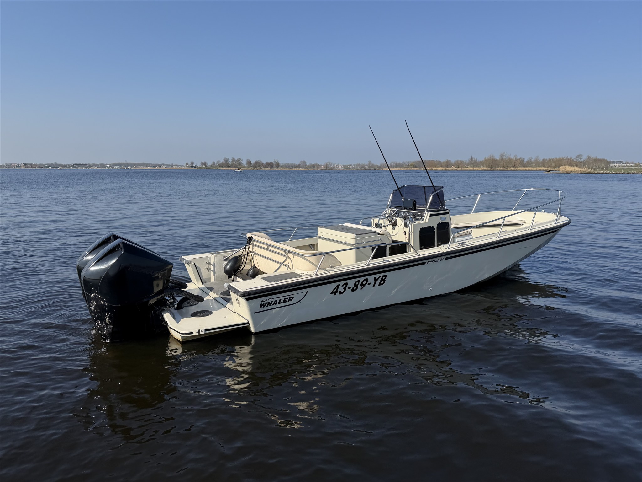 foto: 23 Boston Whaler OUTRAGE 25