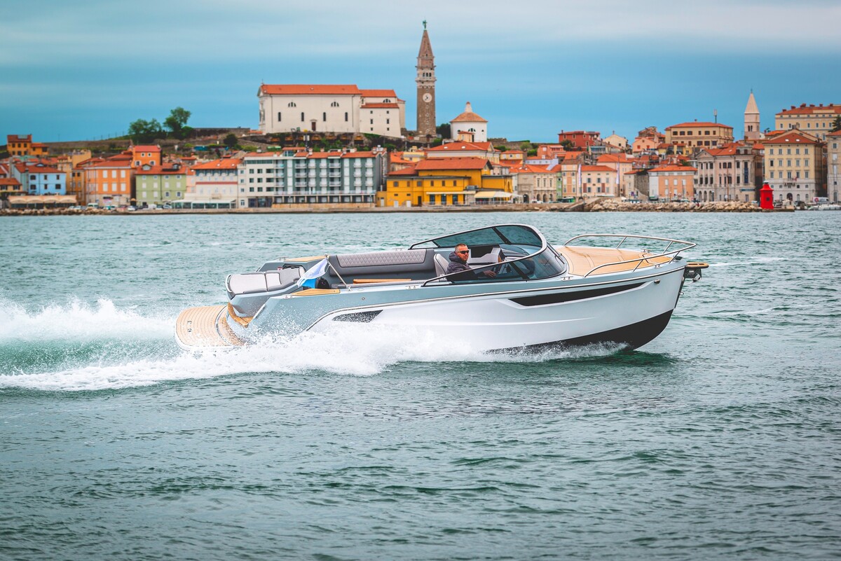 foto: 28 Alfastreet Marine 23 Cabin Evolution - Inboard Series