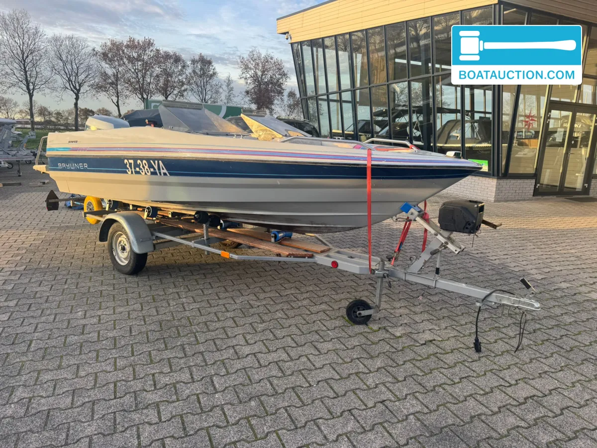 foto: 11 Bayliner Capri 1500