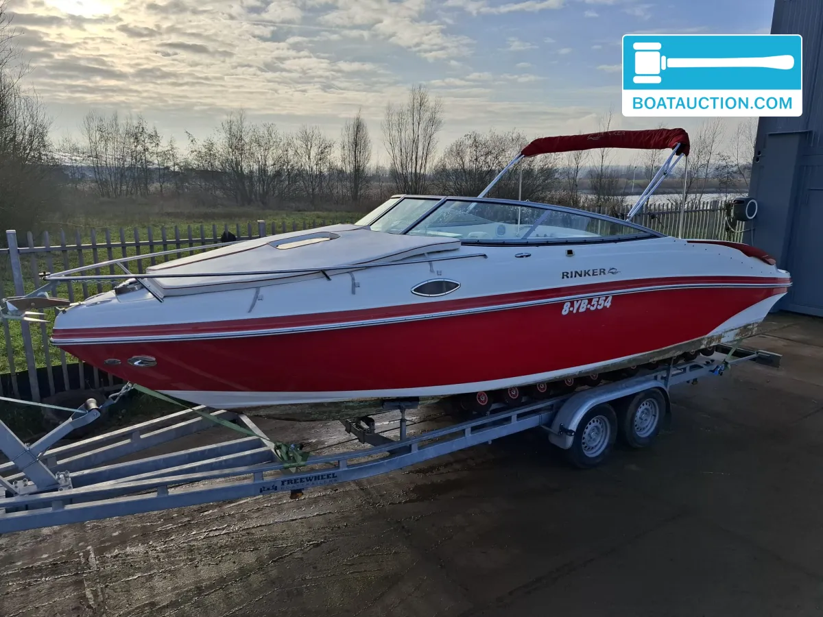 hoofdfoto: 1 Rinker 246 Captiva Cuddy