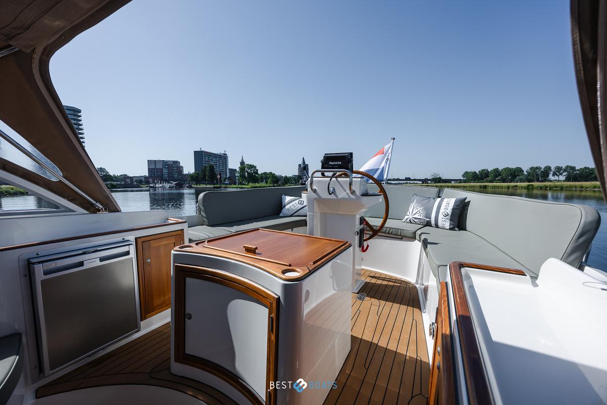 foto: 10 Interboat Intercruiser 27 Cabin