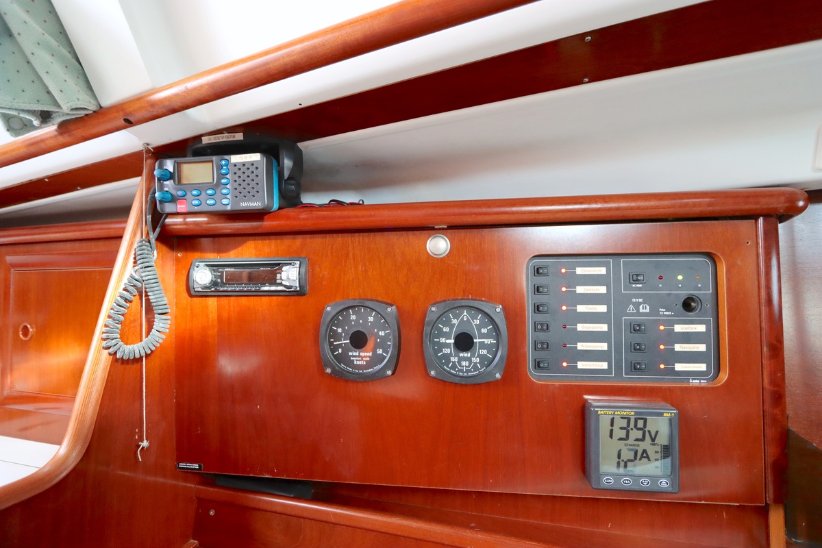 foto: 24 Beneteau Oceanis Clipper 331 Lifting keel