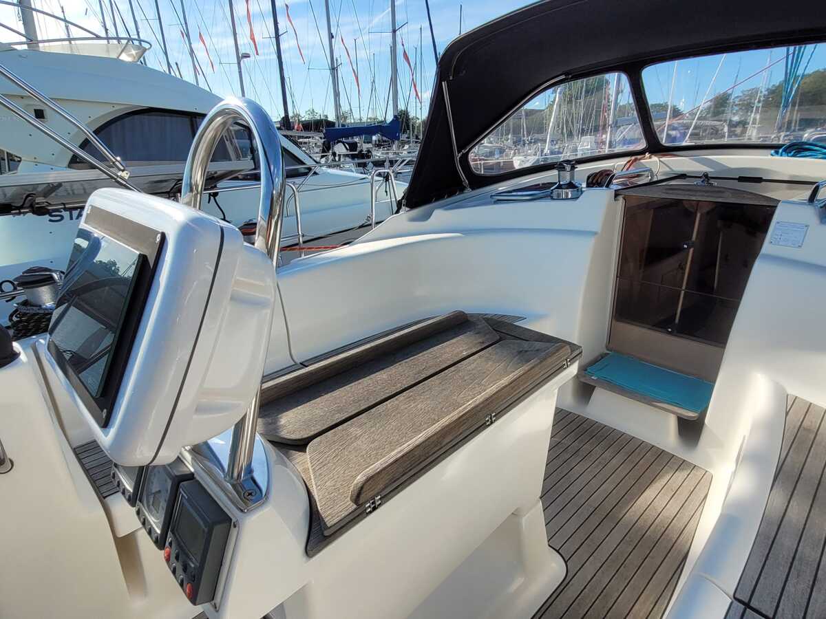 foto: 24 Bavaria 42-3 Custom Line