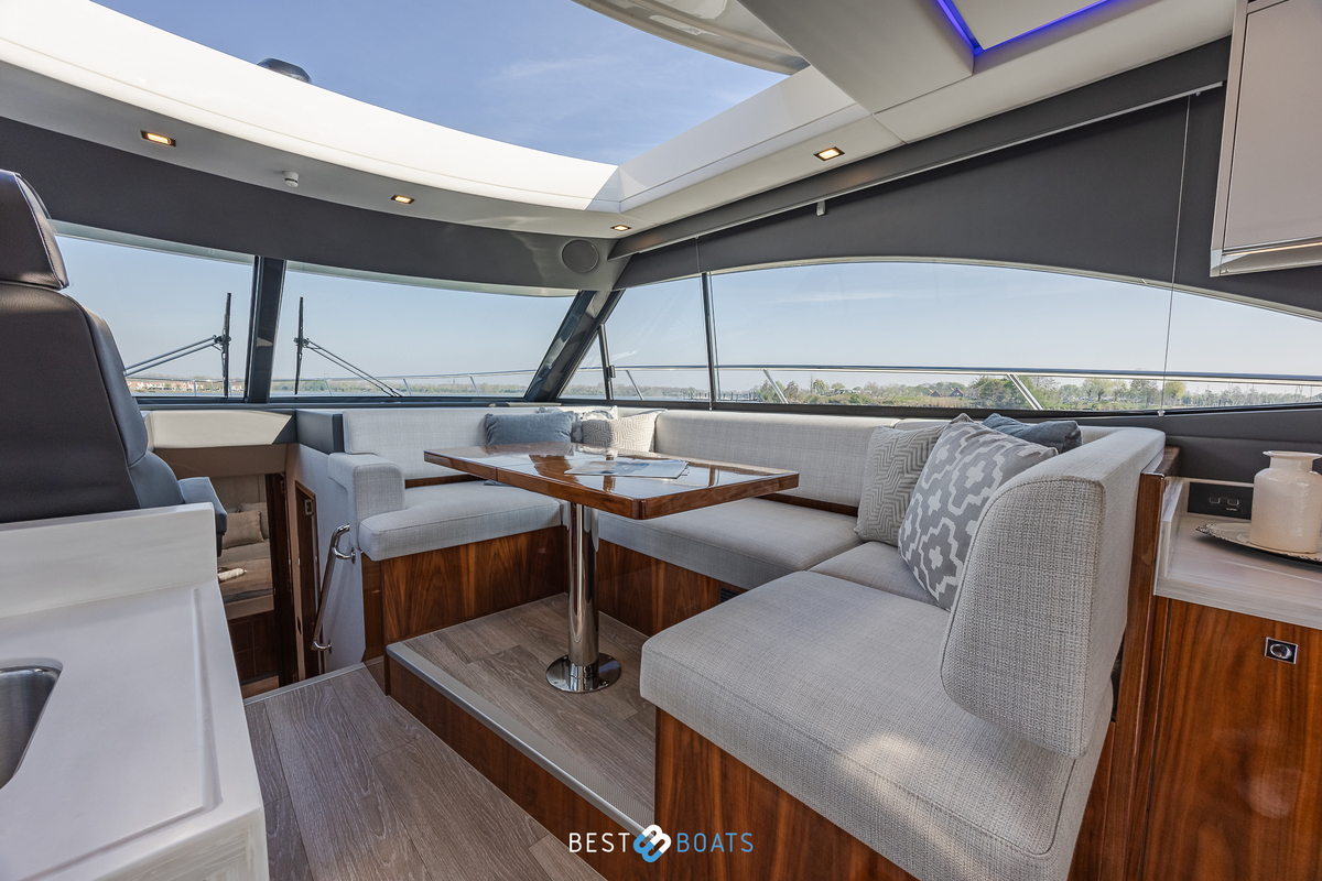 foto: 41 Riviera 4600 SPORT YACHT-PLATINUM EDITION