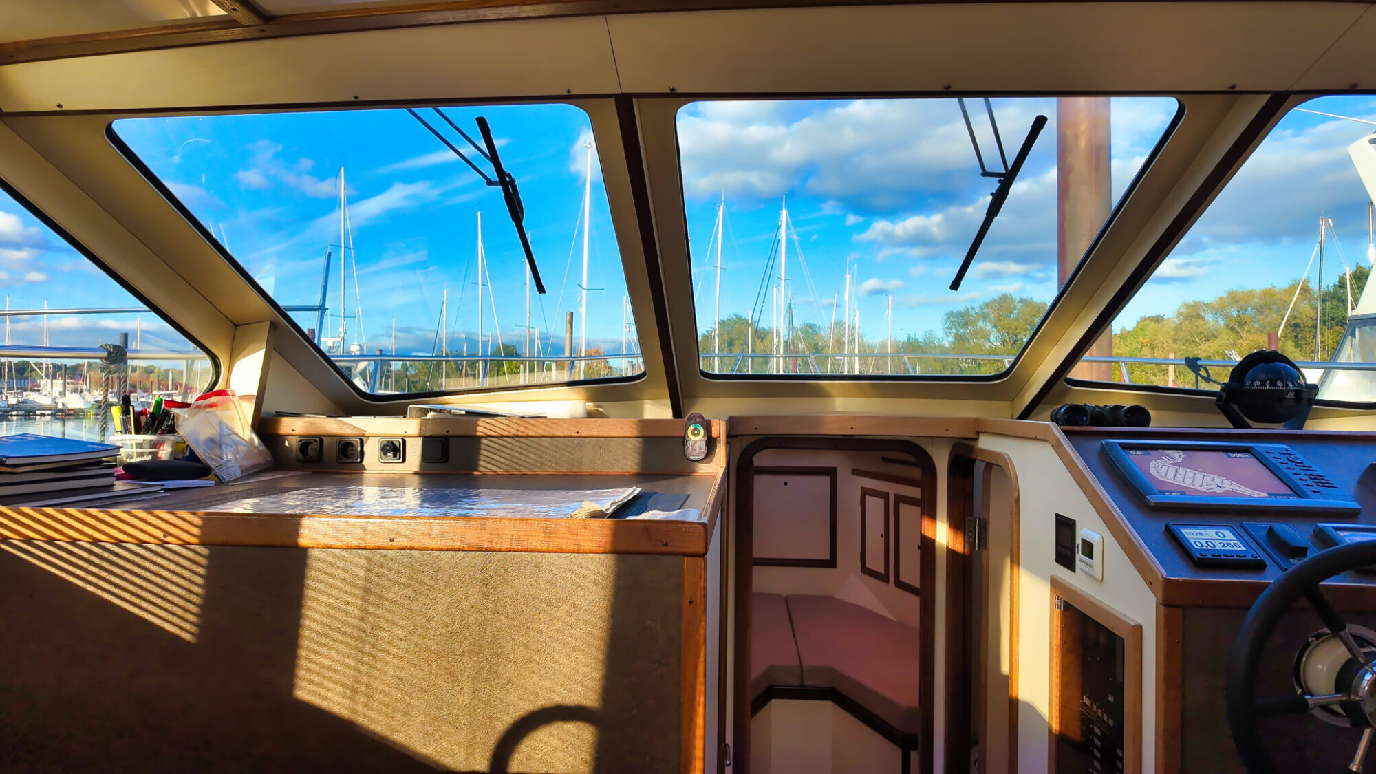 foto: 23 Bruce Roberts Bruce Roberts Euro 12.00 Flybridge